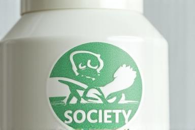 国際ヴィーガン認証マークのクローズアップ